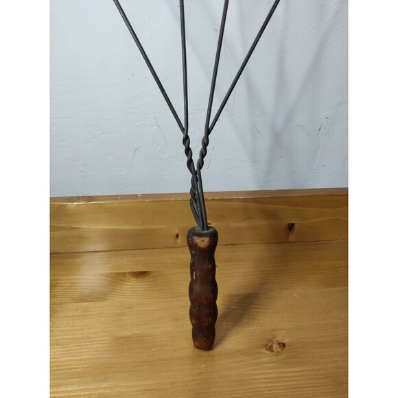 Vintage Looped Offset Wooden Handle Rug Beater ~ 12x30" - Picture 2 of 7